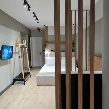 Tam Center Next To Blloku No1 ティラナ