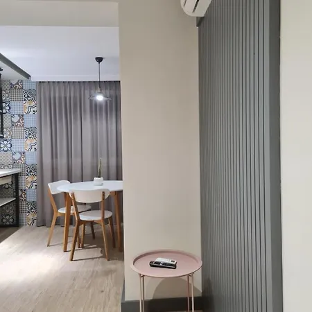 Tam Center Next To Blloku No1 * تيرانا