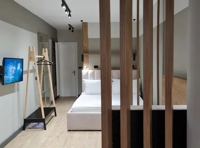 Tam Center Next To Blloku No1 티라나