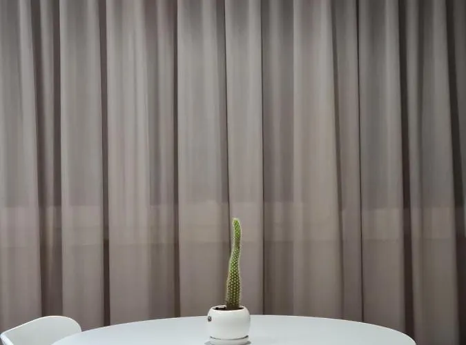 아파트 Tam Center Next To Blloku No1 티라나